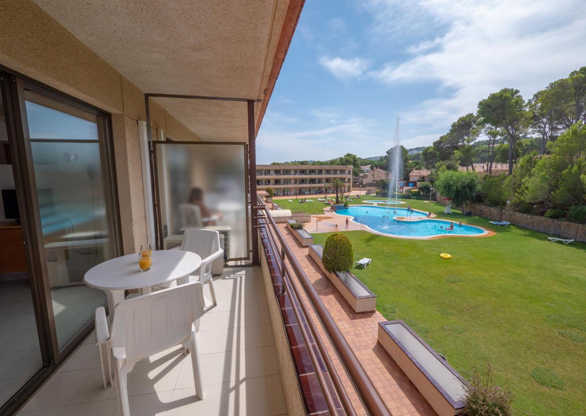Aparthotel Golf Beach Pals Bagian luar foto